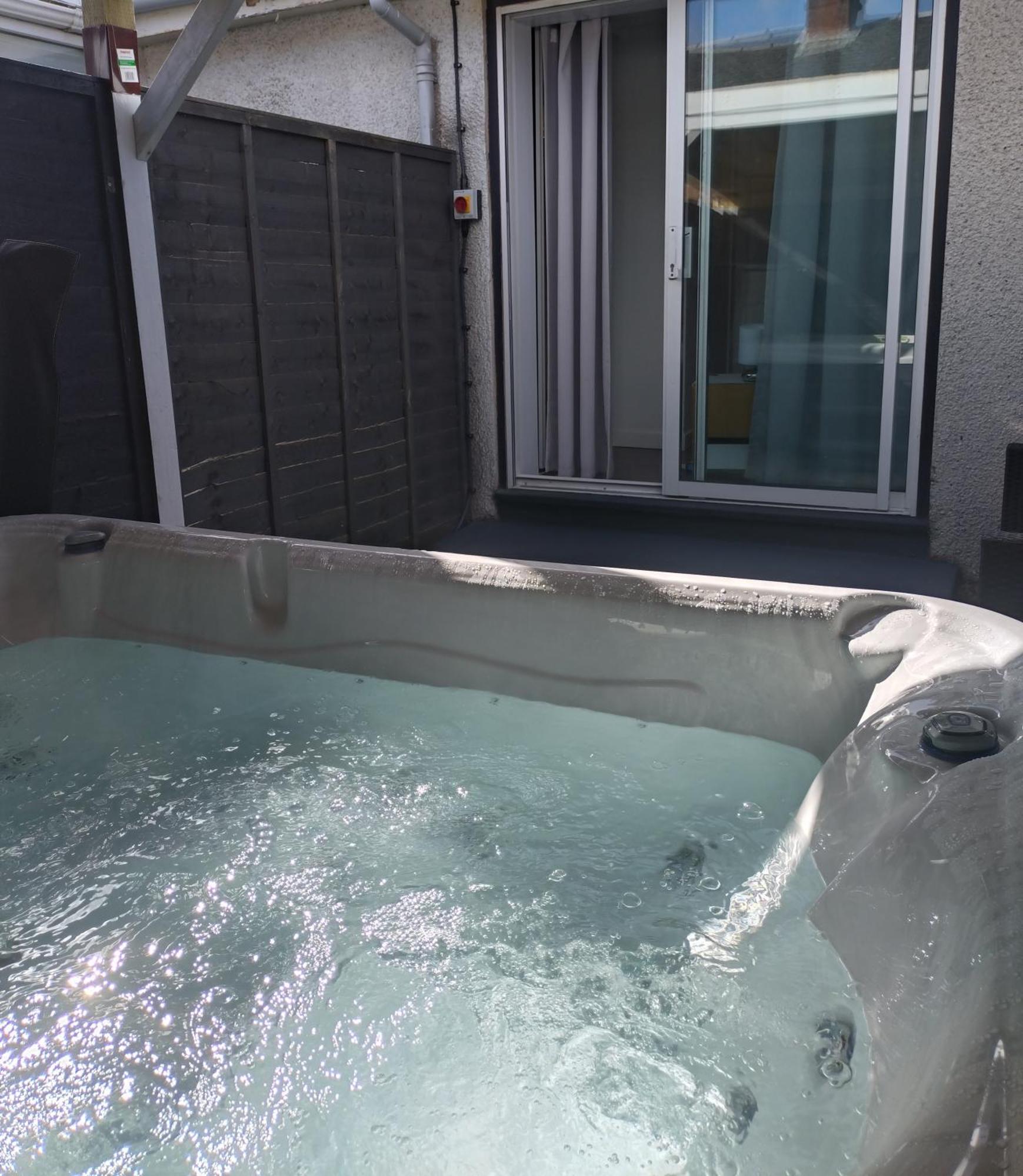 Anchorage - Also 1 Available With Hot Tub,must Be Booked Separately Guest house Balloch