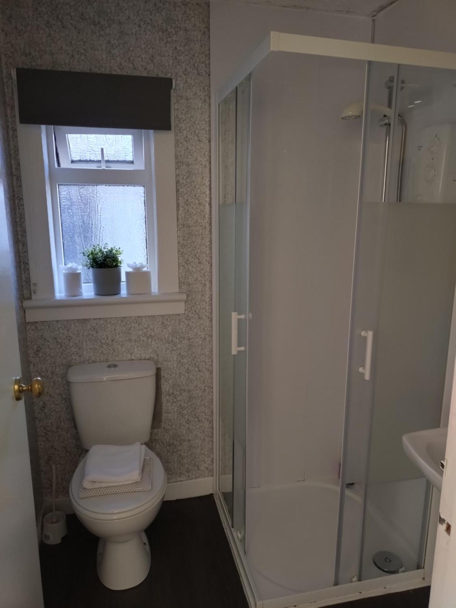 Anchorage - Also 1 Available With Hot Tub,must Be Booked Separately Guest house Balloch