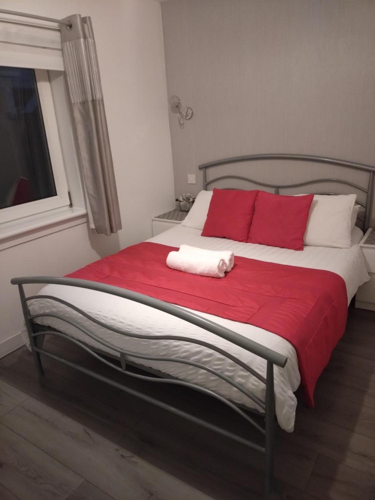 Anchorage - Also 1 Available With Hot Tub,must Be Booked Separately Guest house Balloch